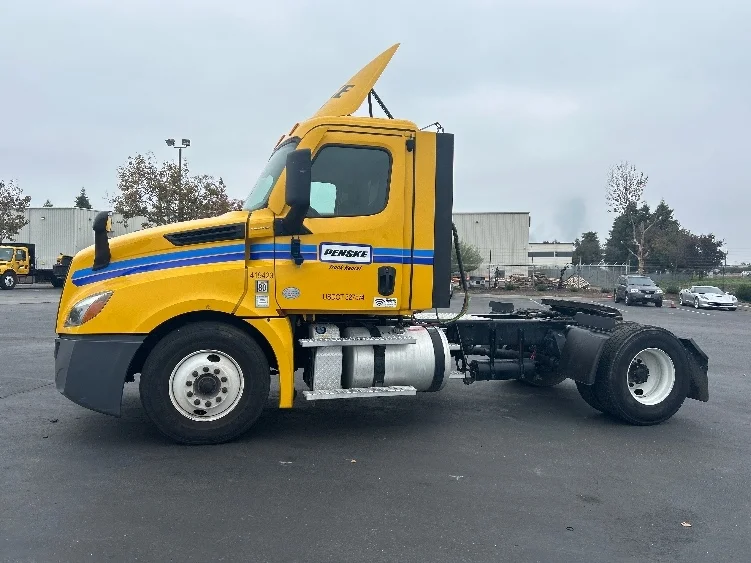 2022 Freightliner Cascadia in Jurupa Valley, CA — photo 4