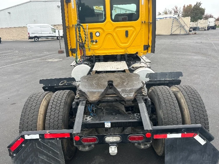 2022 Freightliner Cascadia in Jurupa Valley, CA — photo 6