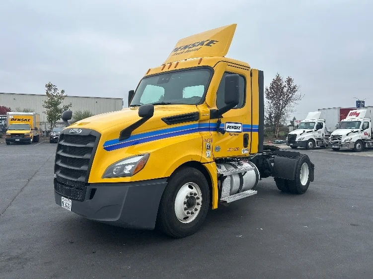 2022 Freightliner Cascadia in Jurupa Valley, CA — photo 3