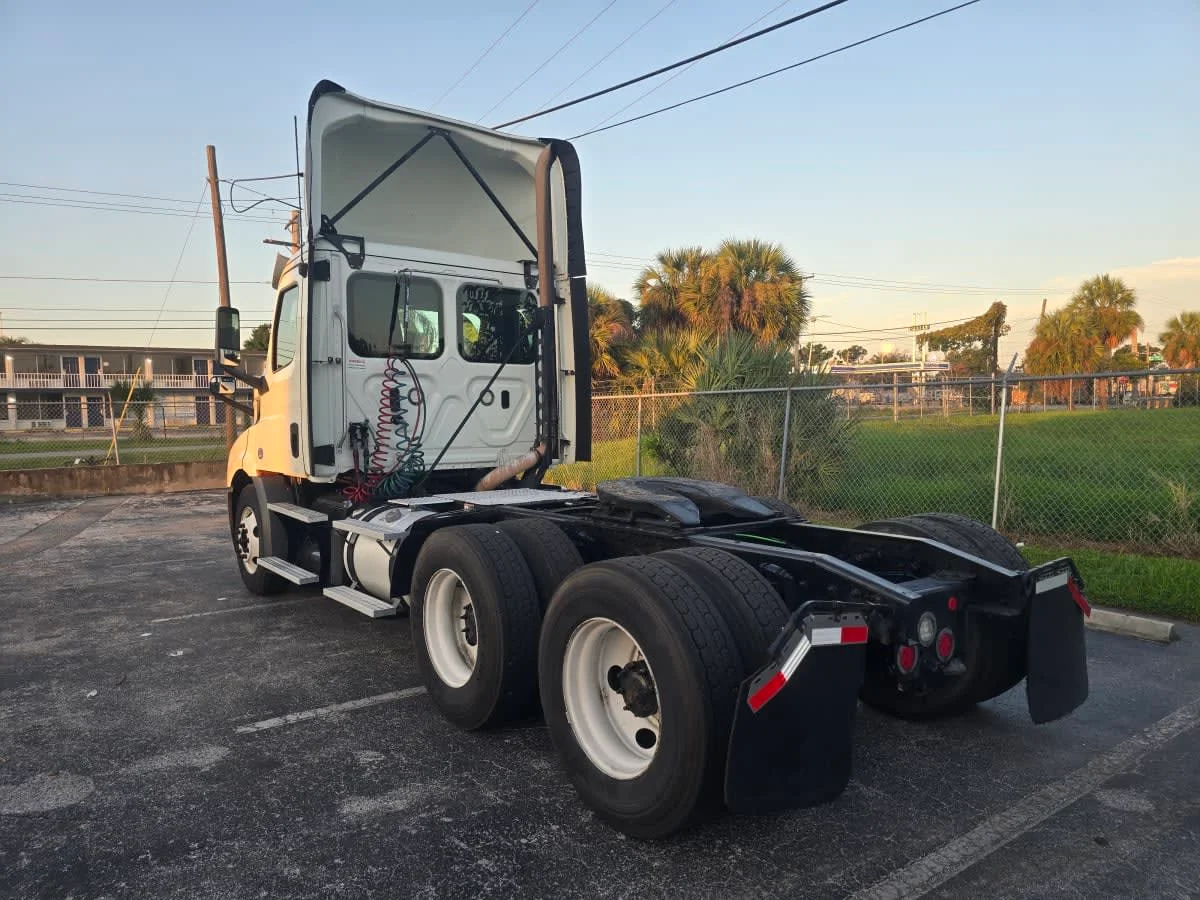 2019 Freightliner Cascadia in Tampa, FL — photo 4