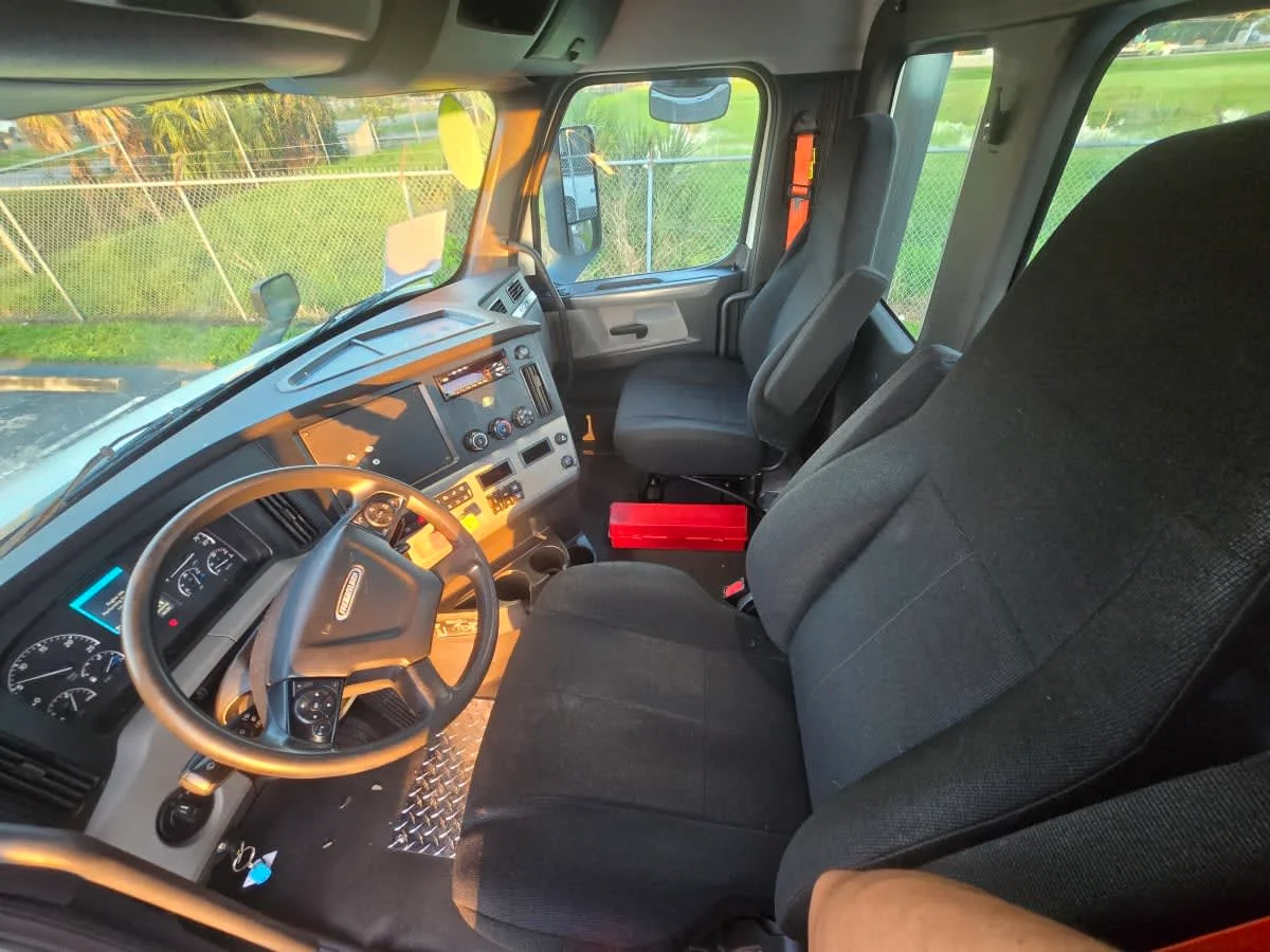 2019 Freightliner Cascadia in Tampa, FL — photo 7