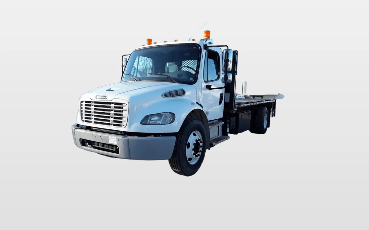2018 Freightliner M2 106 - image 1