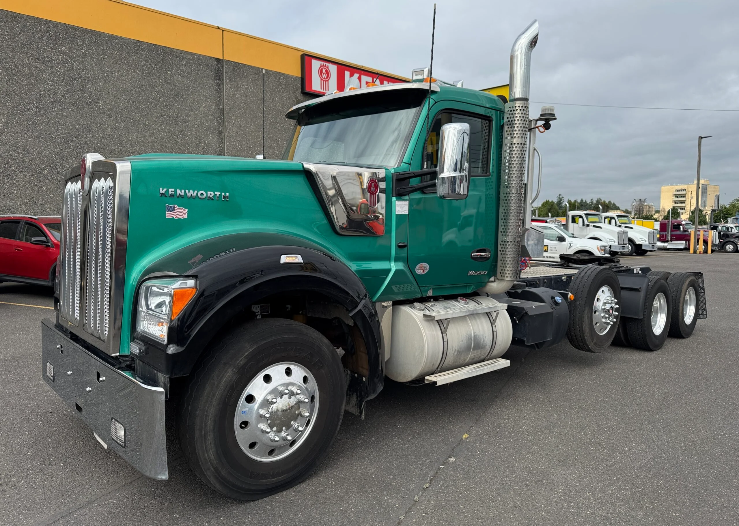 2024 Kenworth W990