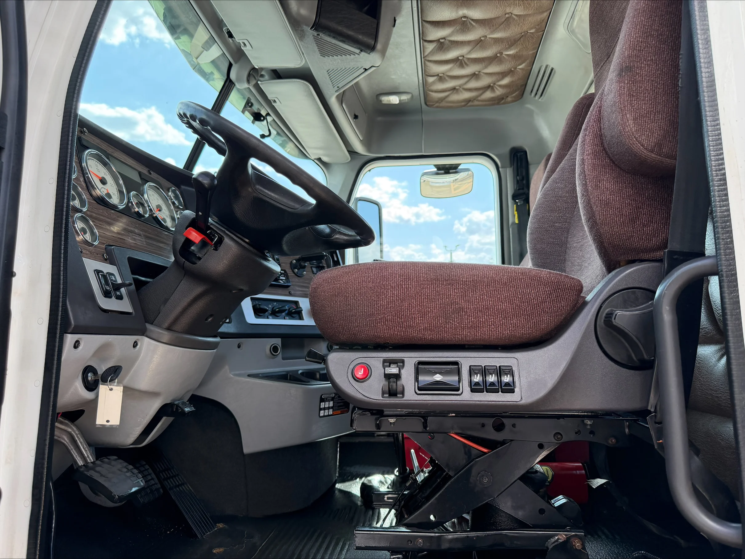 2019 Freightliner 122SD in Oklahoma City, OK — photo 12