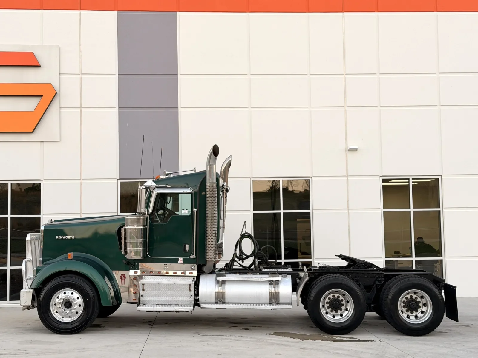 2018 Kenworth W900 - image 4
