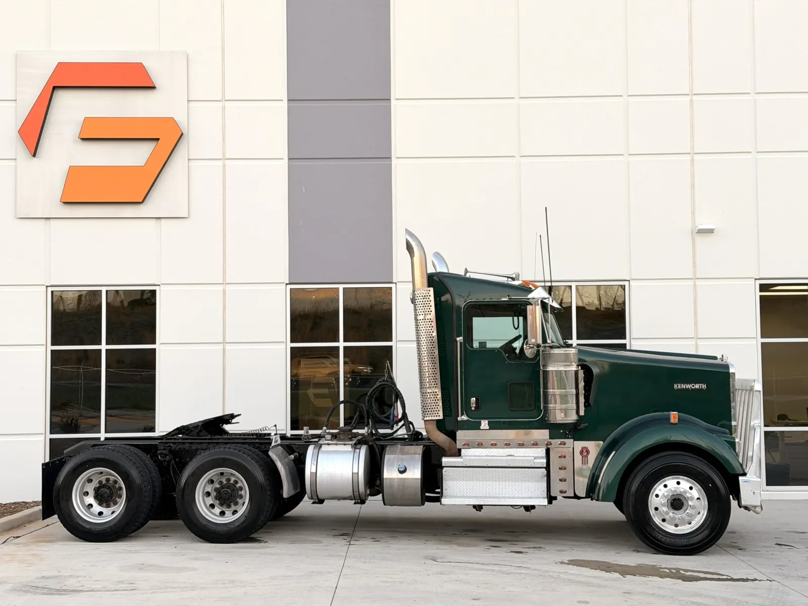 2018 Kenworth W900 - image 3