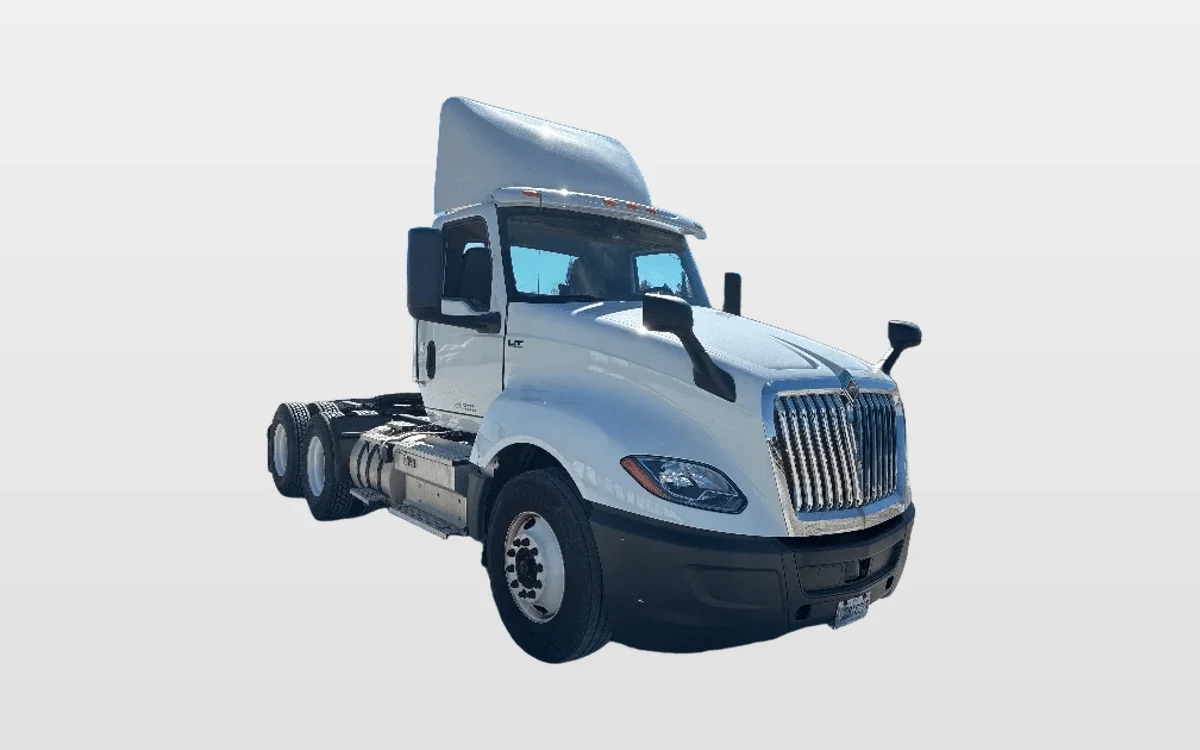 2018 International LT - image 1