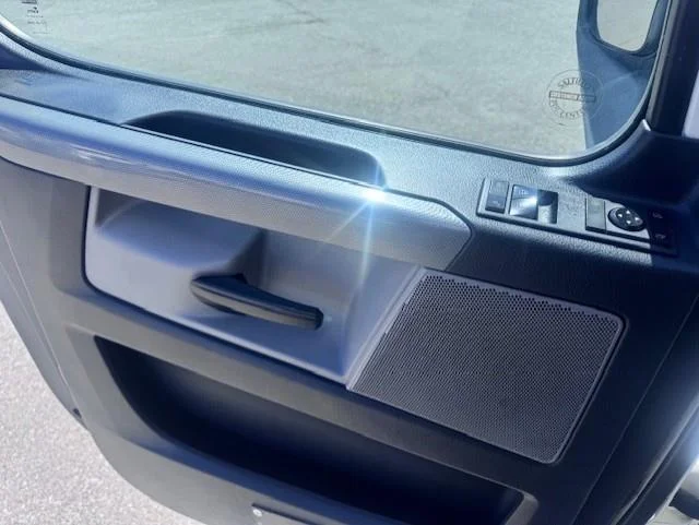 2019 Freightliner Cascadia - image 9