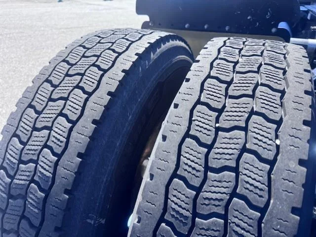 2019 Freightliner Cascadia - image 14