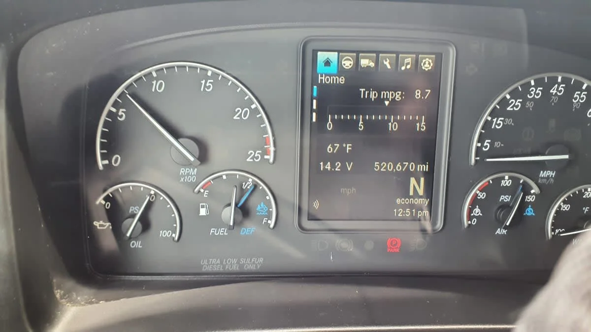 2022 Freightliner Cascadia - image 12