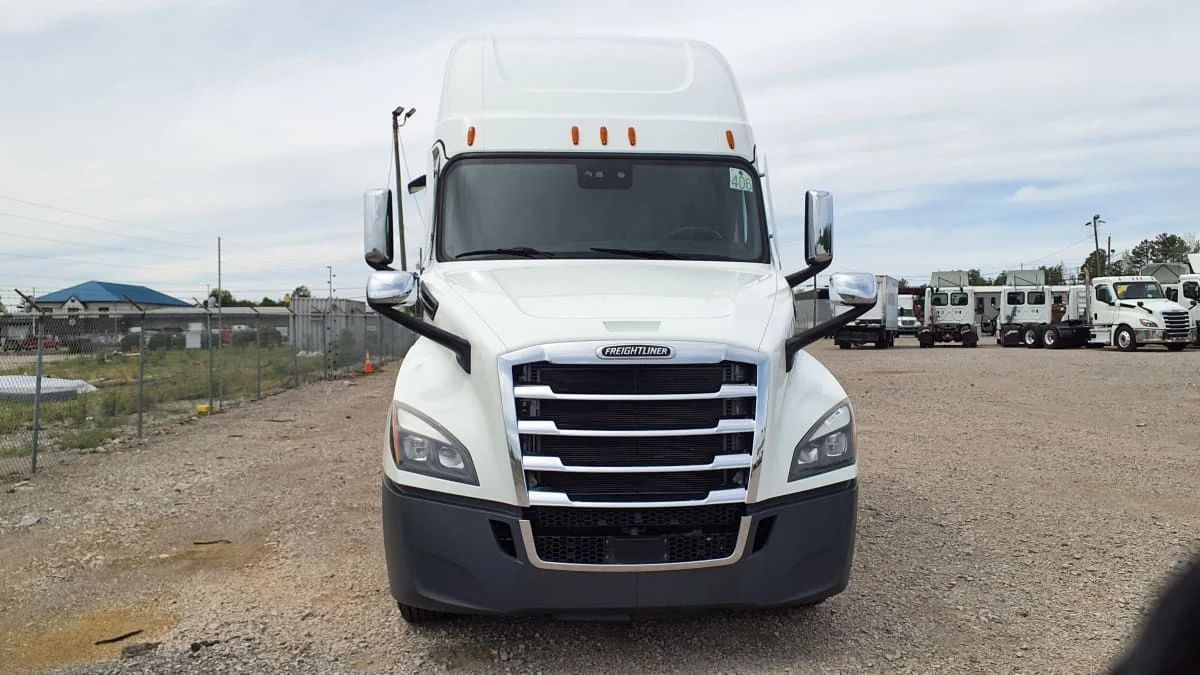 2022 Freightliner Cascadia - image 2
