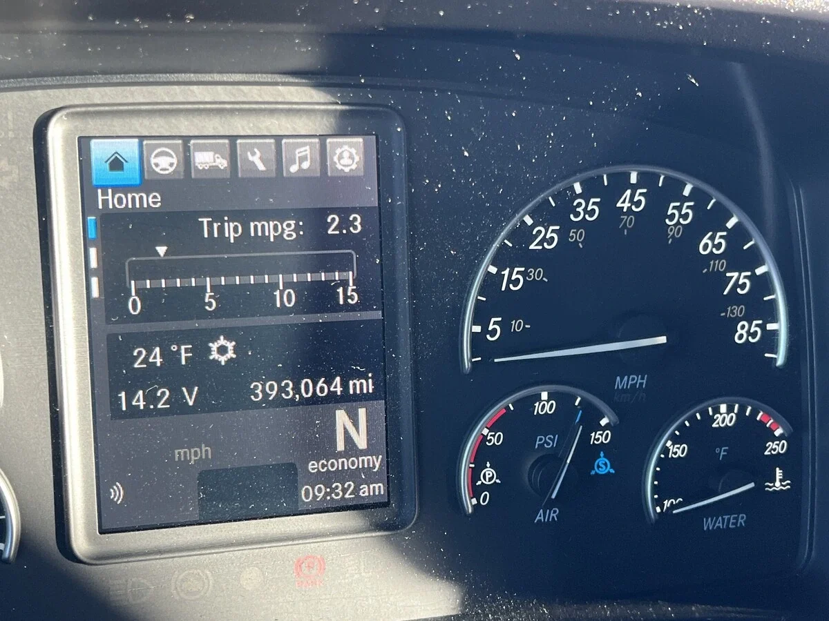 2023 Freightliner Cascadia - image 17