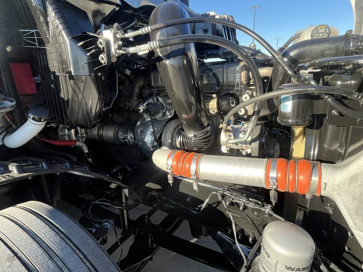 2023 Freightliner Cascadia - image 12