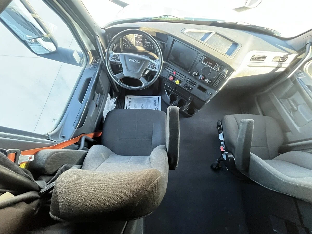 2023 Freightliner Cascadia - image 26