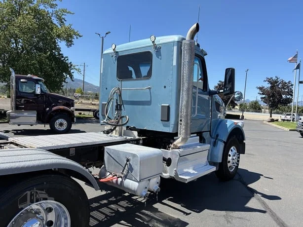 2023 Peterbilt 567 in Medford, OR — photo 6