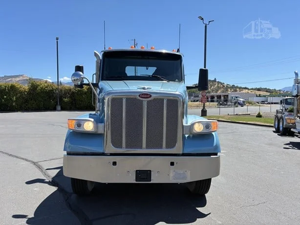 2023 Peterbilt 567 in Medford, OR — photo 8