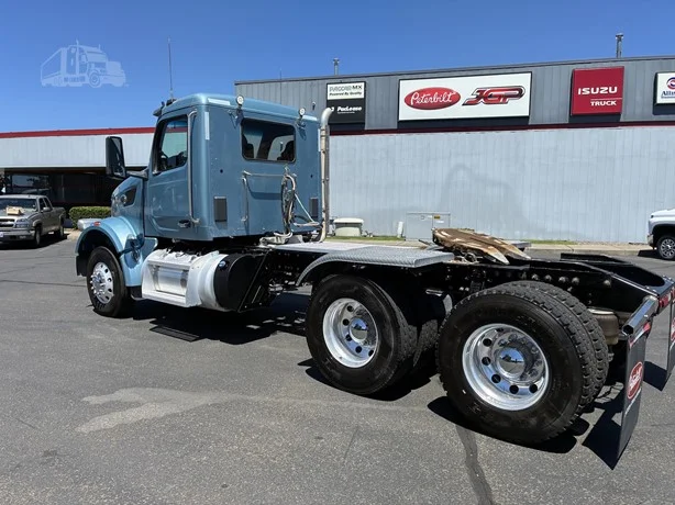 2023 Peterbilt 567 in Medford, OR — photo 3