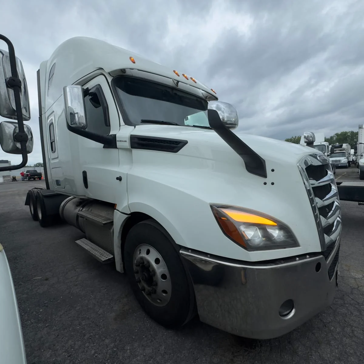 2020 Freightliner Cascadia - image 3