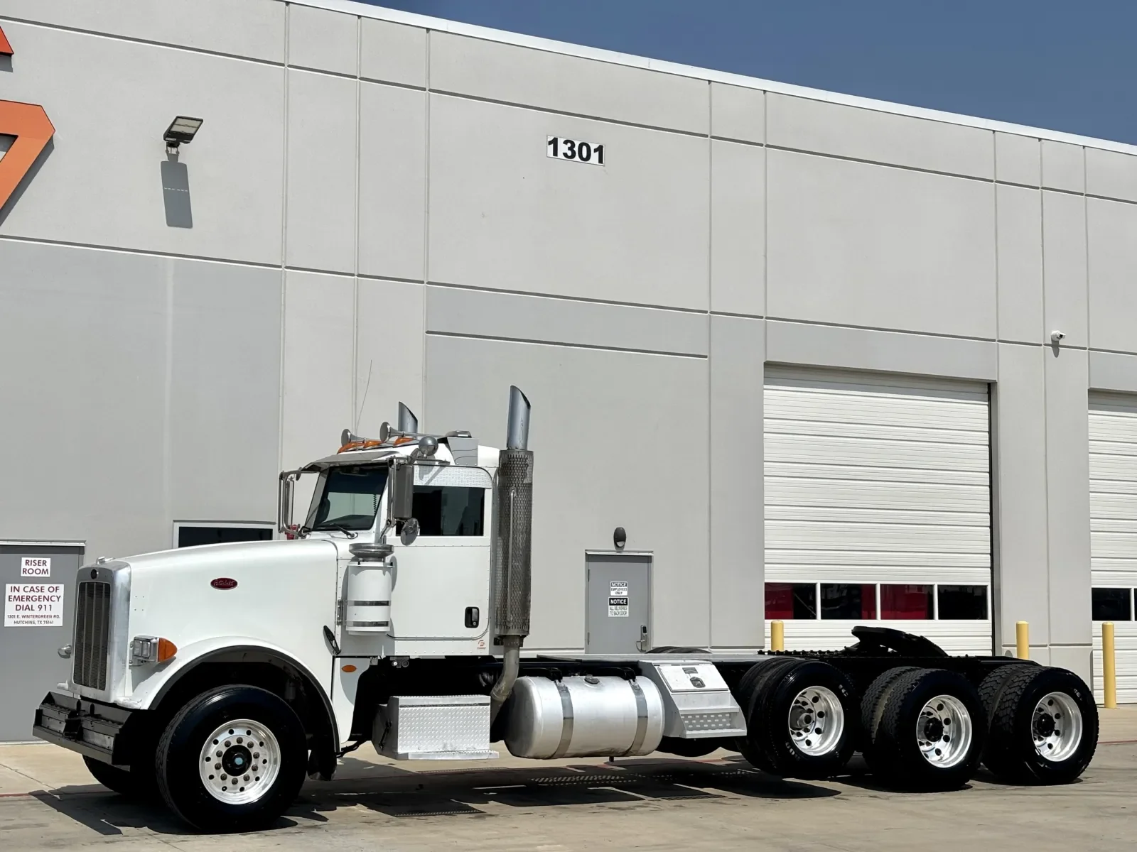 2009 Peterbilt 367 in Hutchins, TX — photo 2