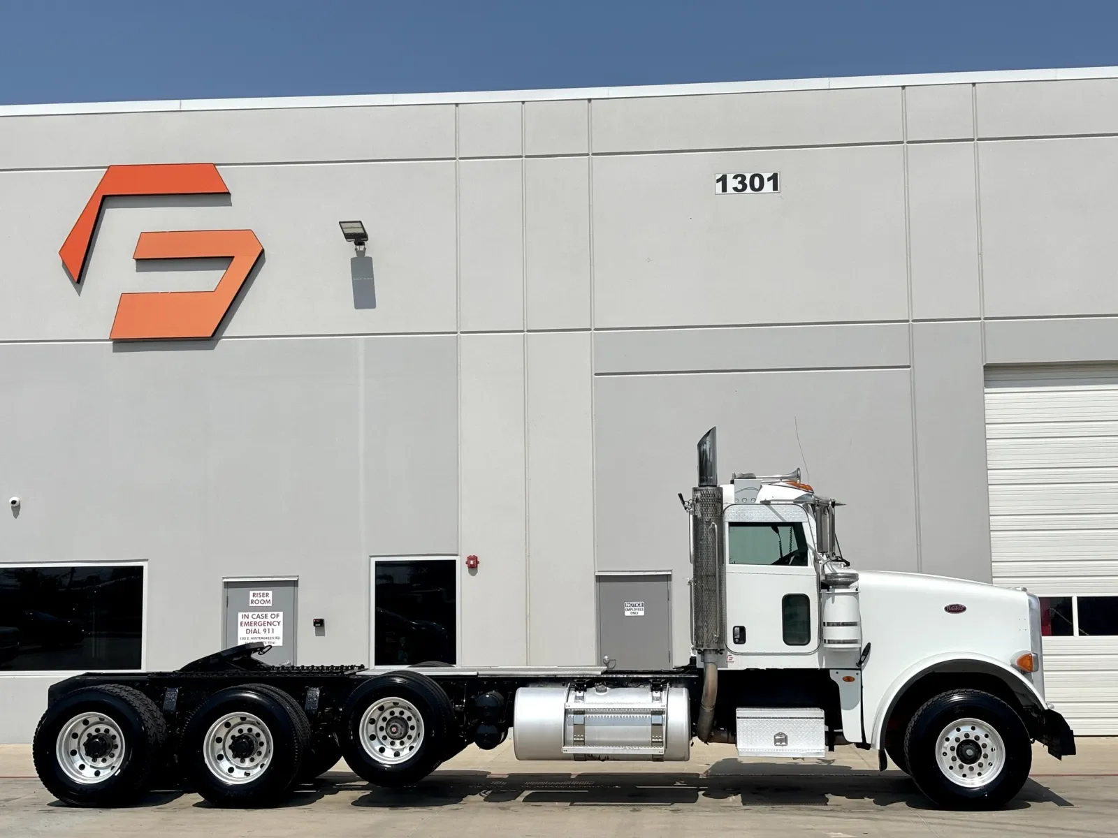 2009 Peterbilt 367 in Hutchins, TX — photo 3