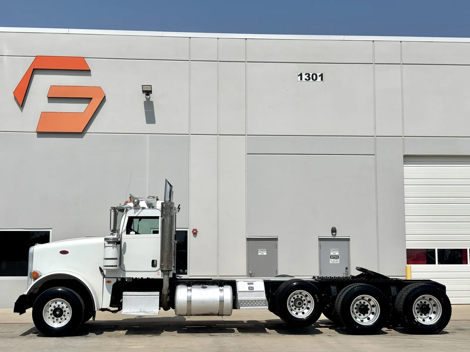 2009 Peterbilt 367 in Hutchins, TX — photo 4