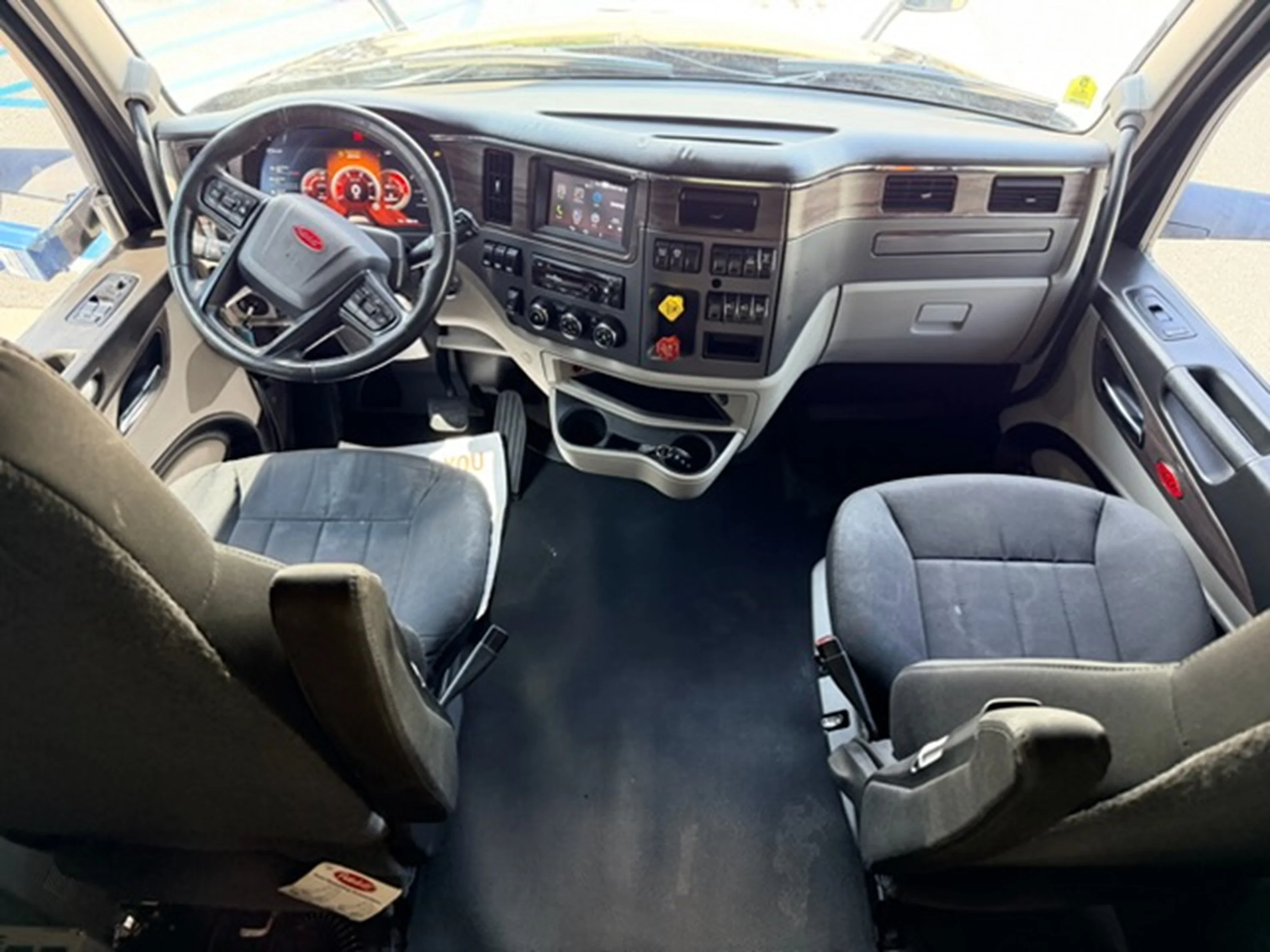 2022 Peterbilt 579 - image 10