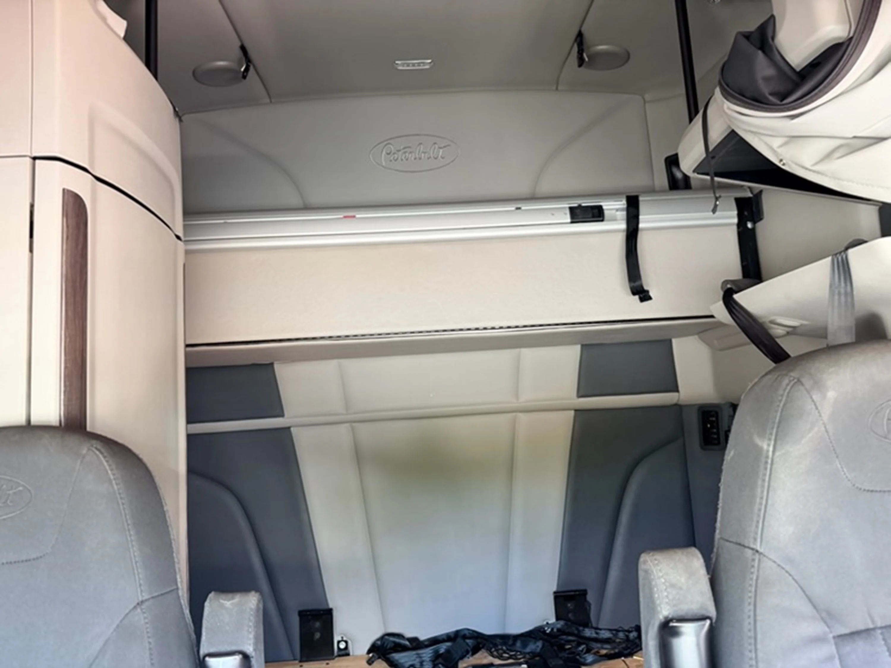 2022 Peterbilt 579 - image 9