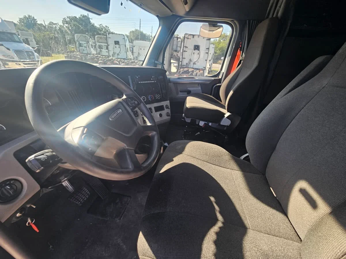 2022 Freightliner Cascadia in Orlando, FL — photo 7