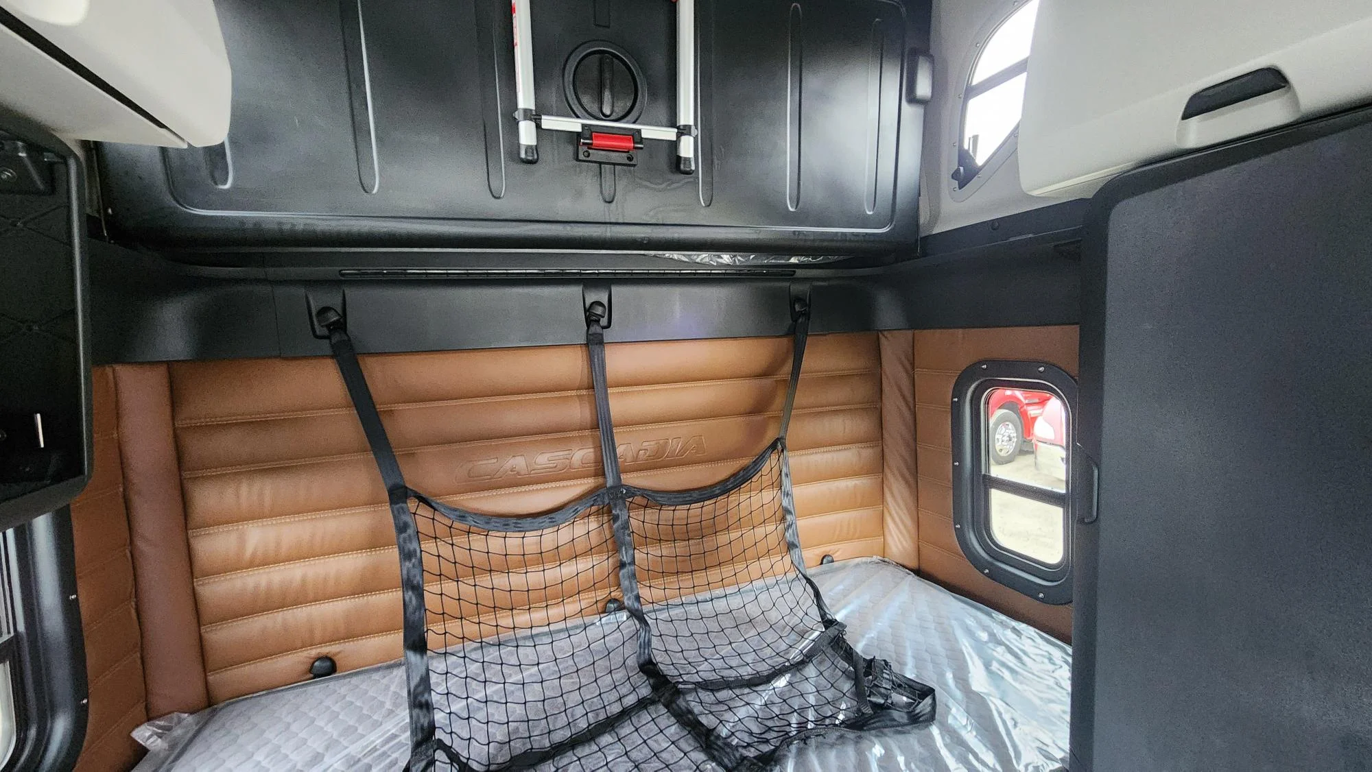 2022 Freightliner Cascadia in Fresno, CA — photo 12