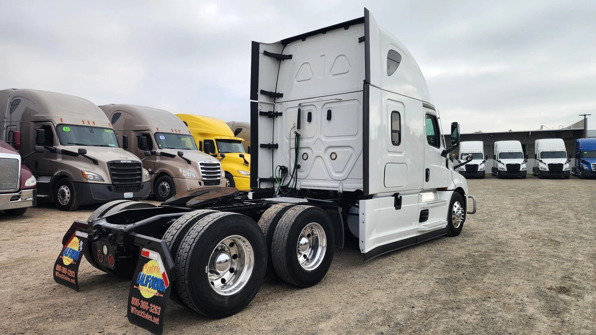 2022 Freightliner Cascadia in Fresno, CA — photo 5