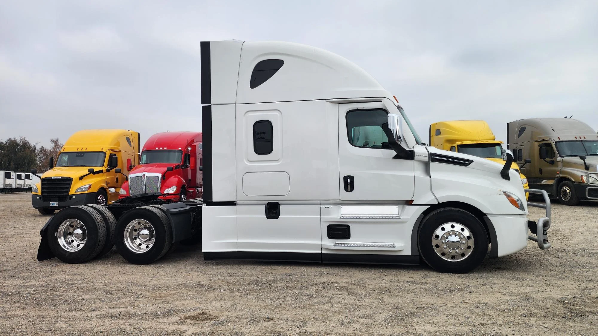 2022 Freightliner Cascadia in Fresno, CA — photo 4