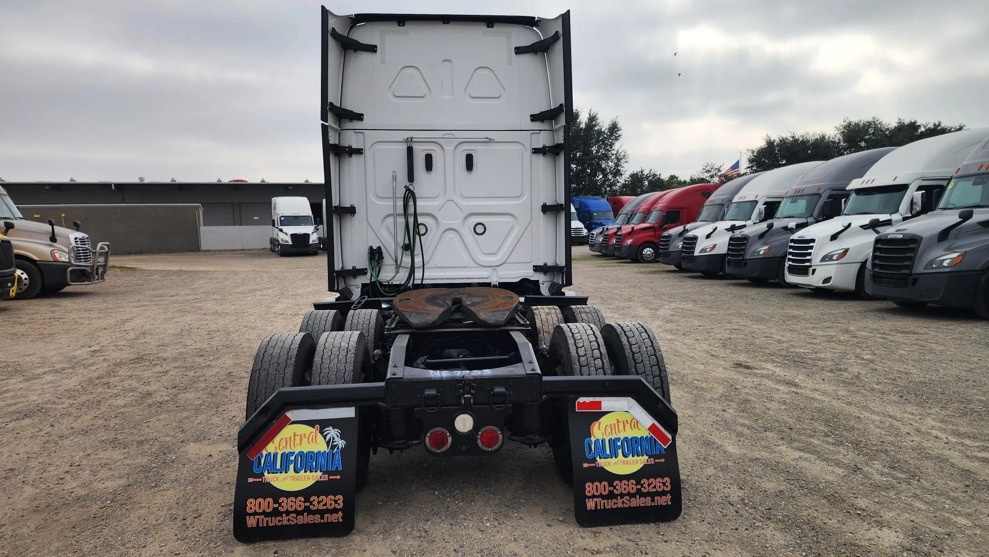 2022 Freightliner Cascadia in Fresno, CA — photo 6