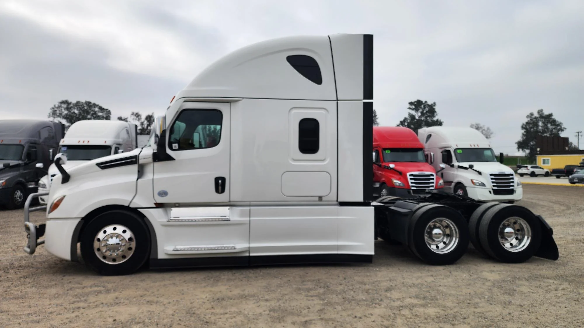 2022 Freightliner Cascadia in Fresno, CA — photo 8