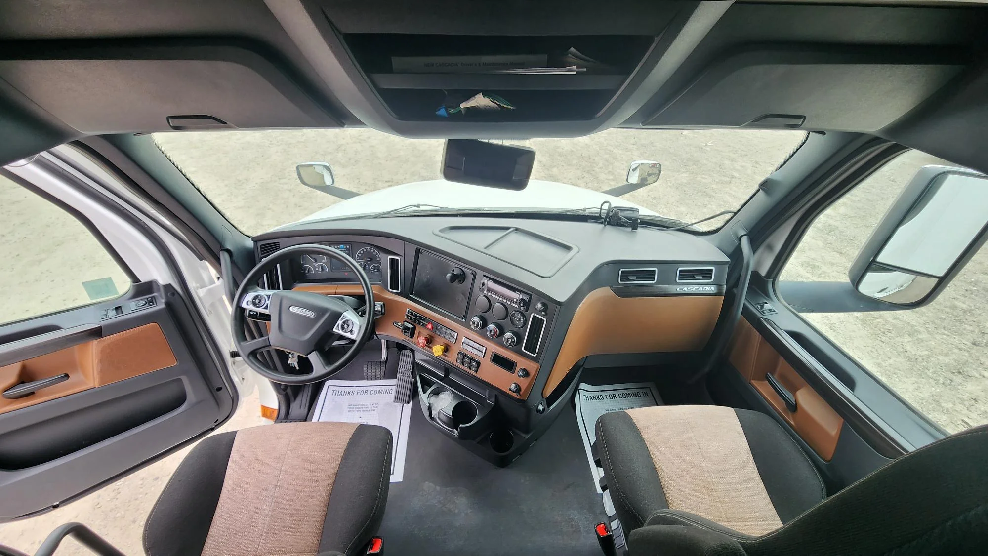 2022 Freightliner Cascadia in Fresno, CA — photo 13