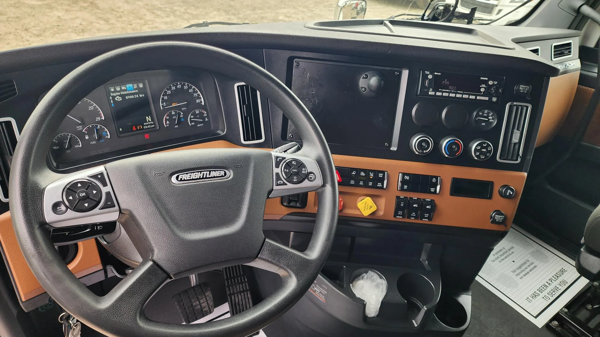 2022 Freightliner Cascadia in Fresno, CA — photo 10
