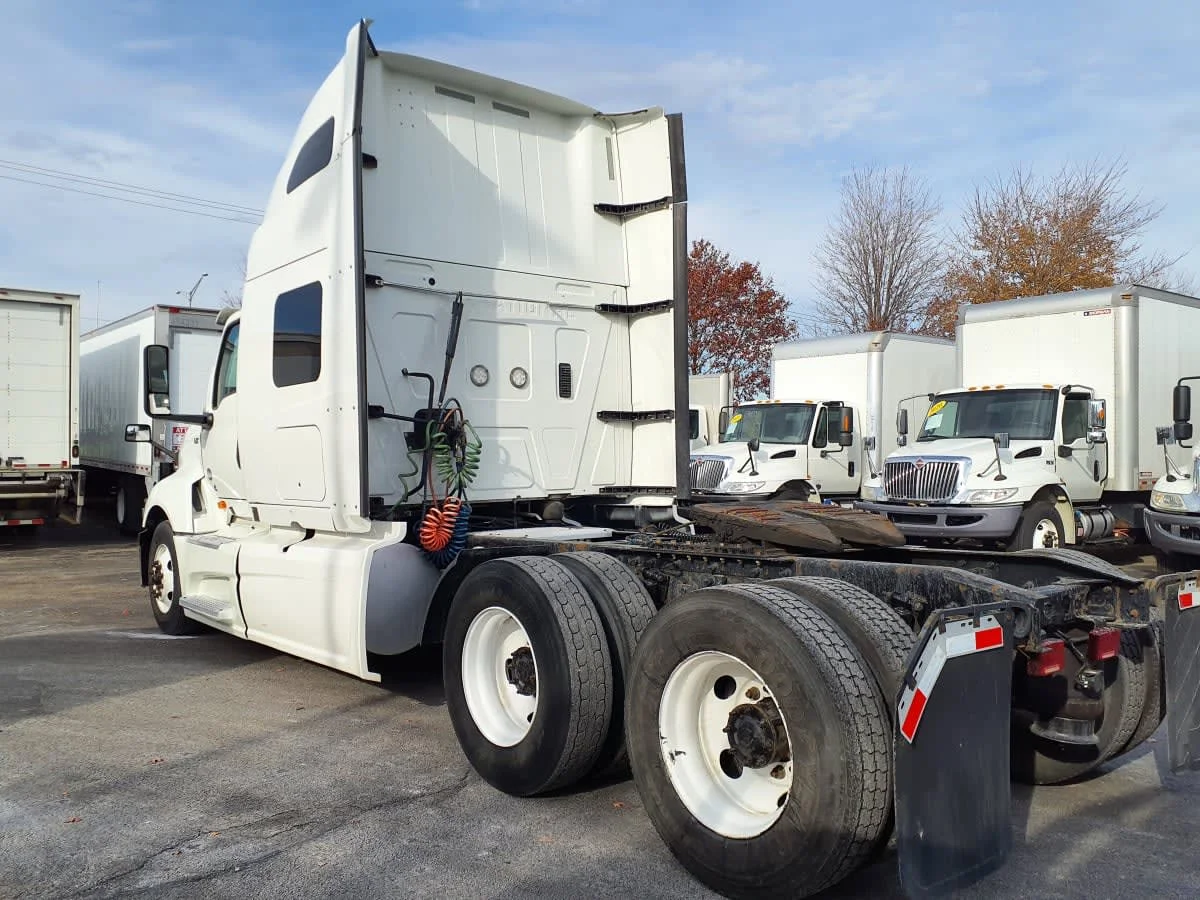 2020 International LT - image 6