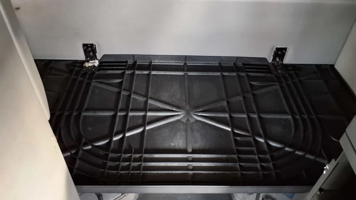 2020 Volvo VNR 640 - image 8