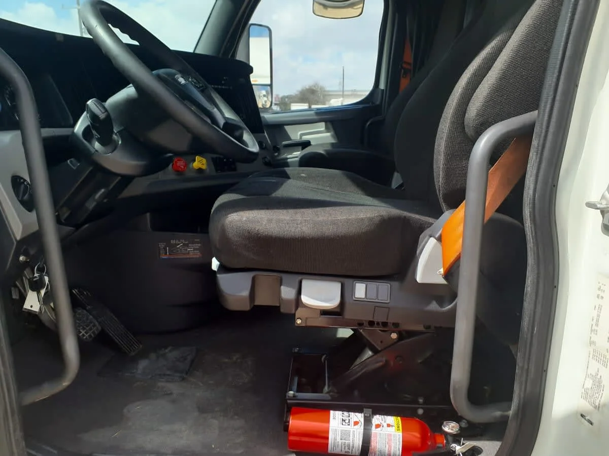 2022 Freightliner Cascadia - image 11