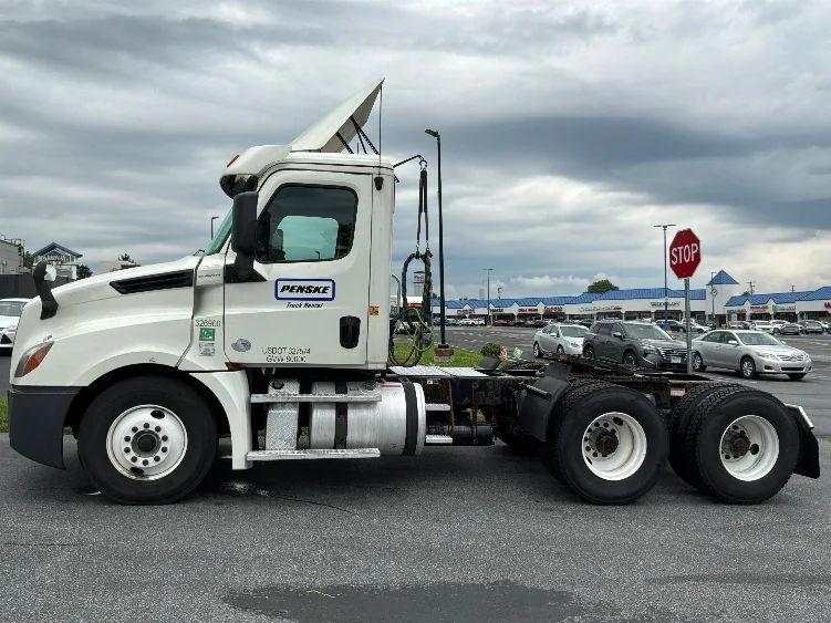 2019 Freightliner Cascadia in Allentown, PA — photo 4