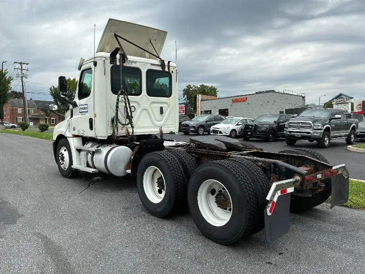 2019 Freightliner Cascadia in Allentown, PA — photo 5