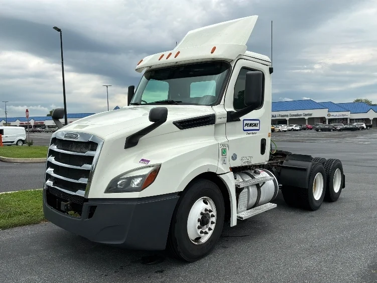 2019 Freightliner Cascadia in Allentown, PA — photo 3