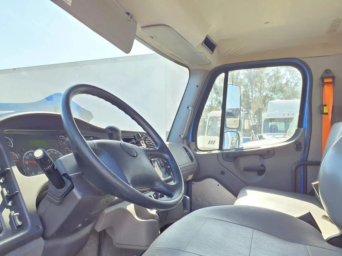 2020 Freightliner M2 106 in Miami, FL — photo 7