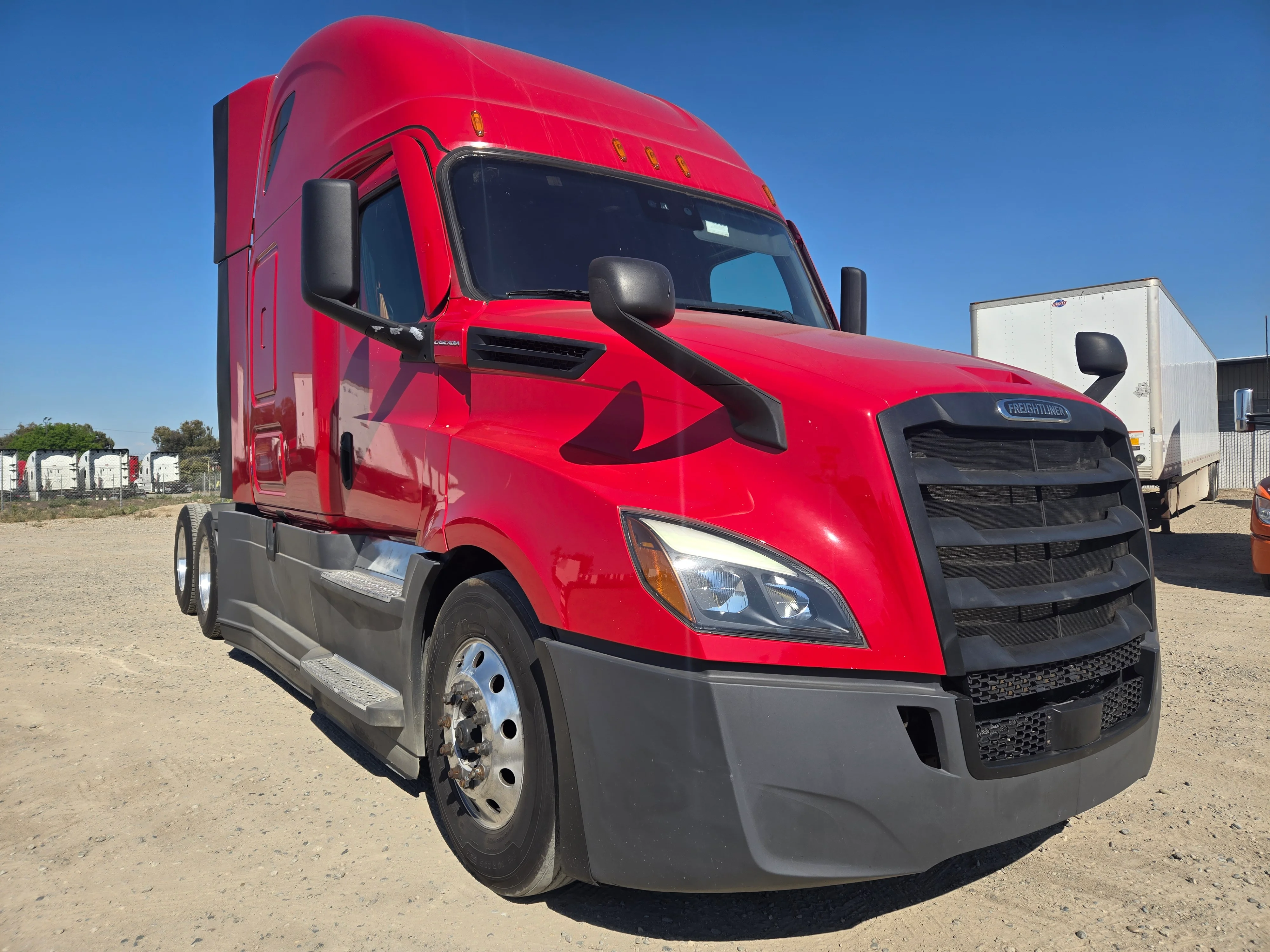 2021 Freightliner Cascadia in Fresno, CA — photo 3