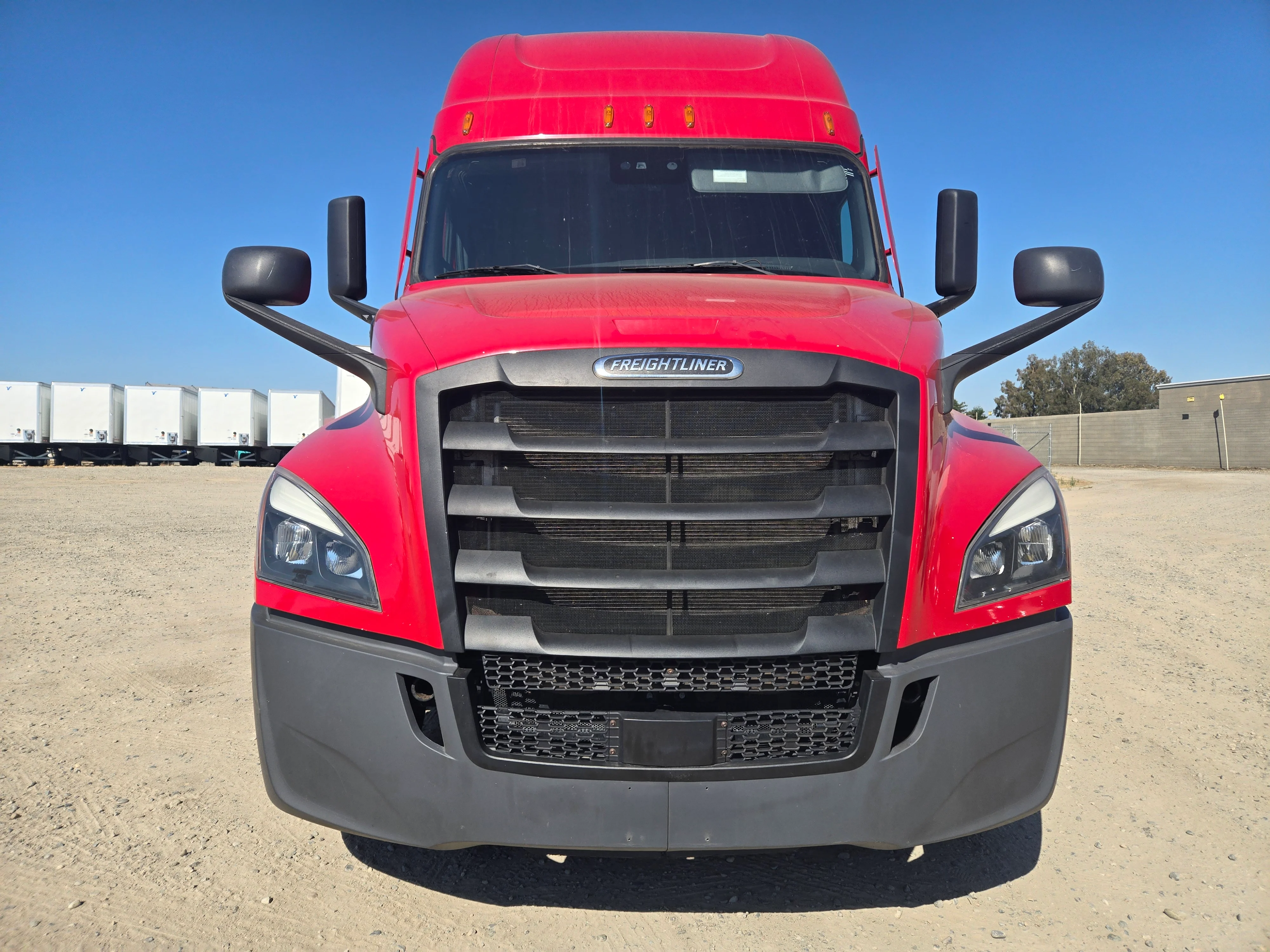 2021 Freightliner Cascadia in Fresno, CA — photo 2