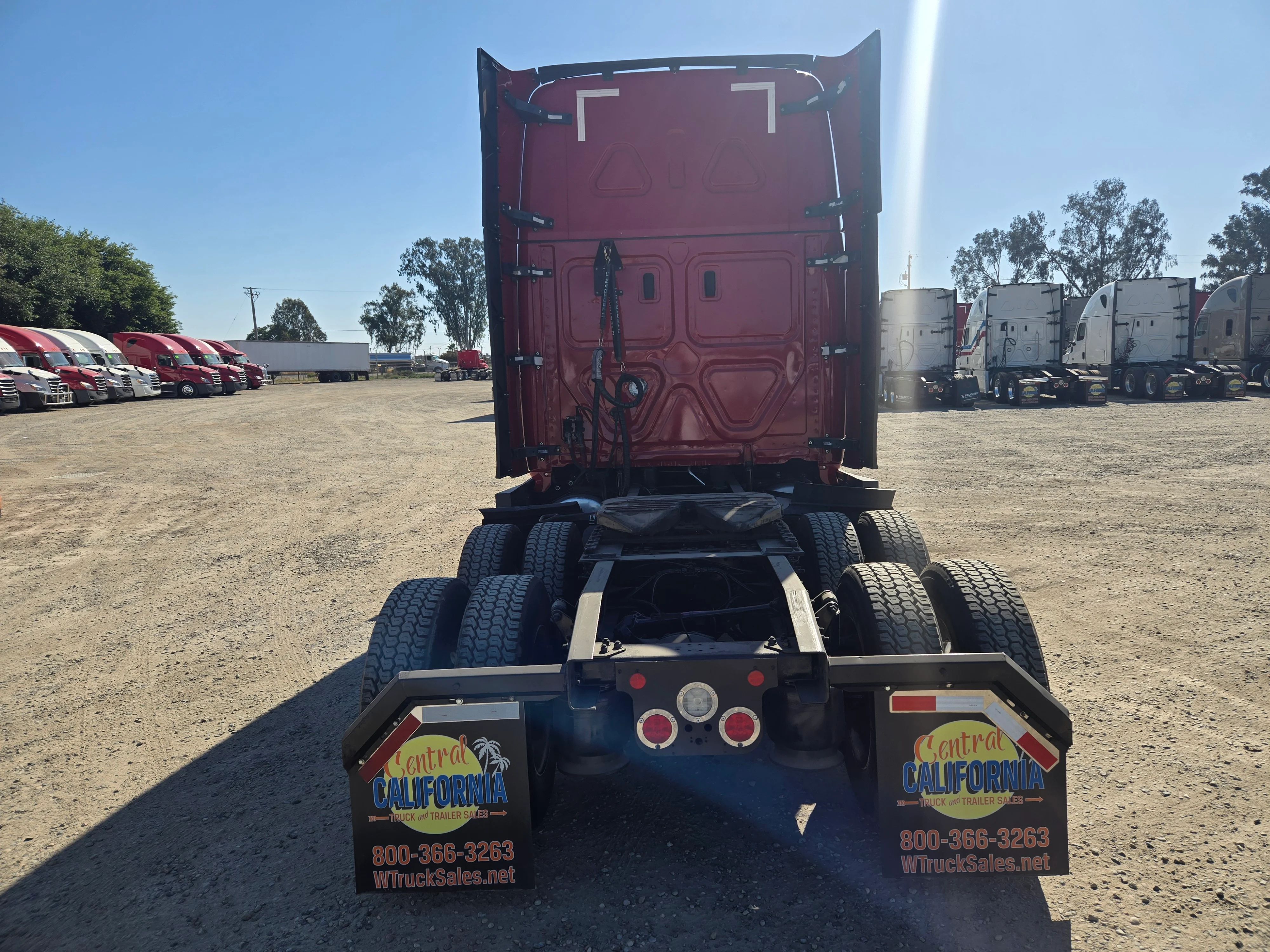 2021 Freightliner Cascadia in Fresno, CA — photo 6