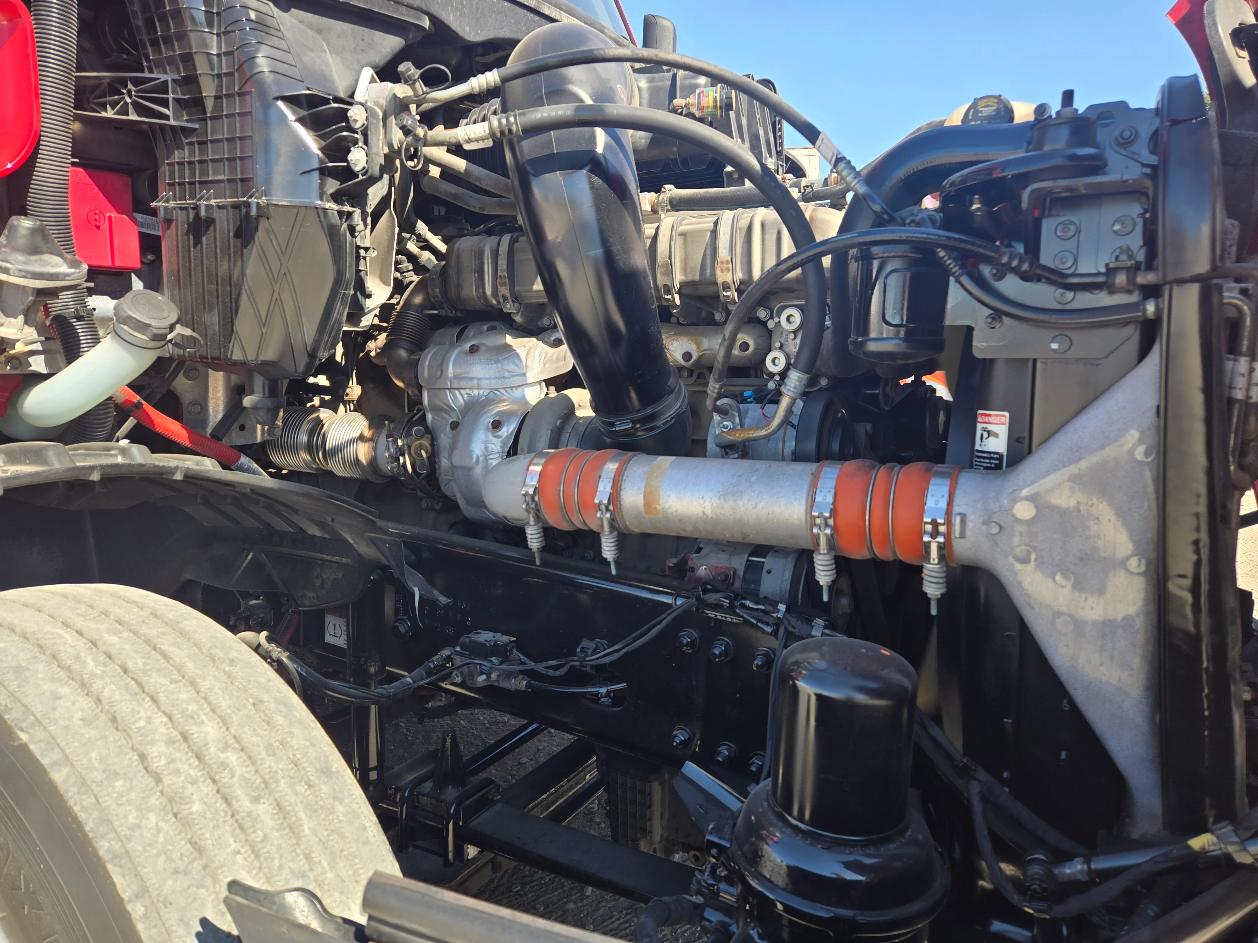 2021 Freightliner Cascadia in Fresno, CA — photo 13