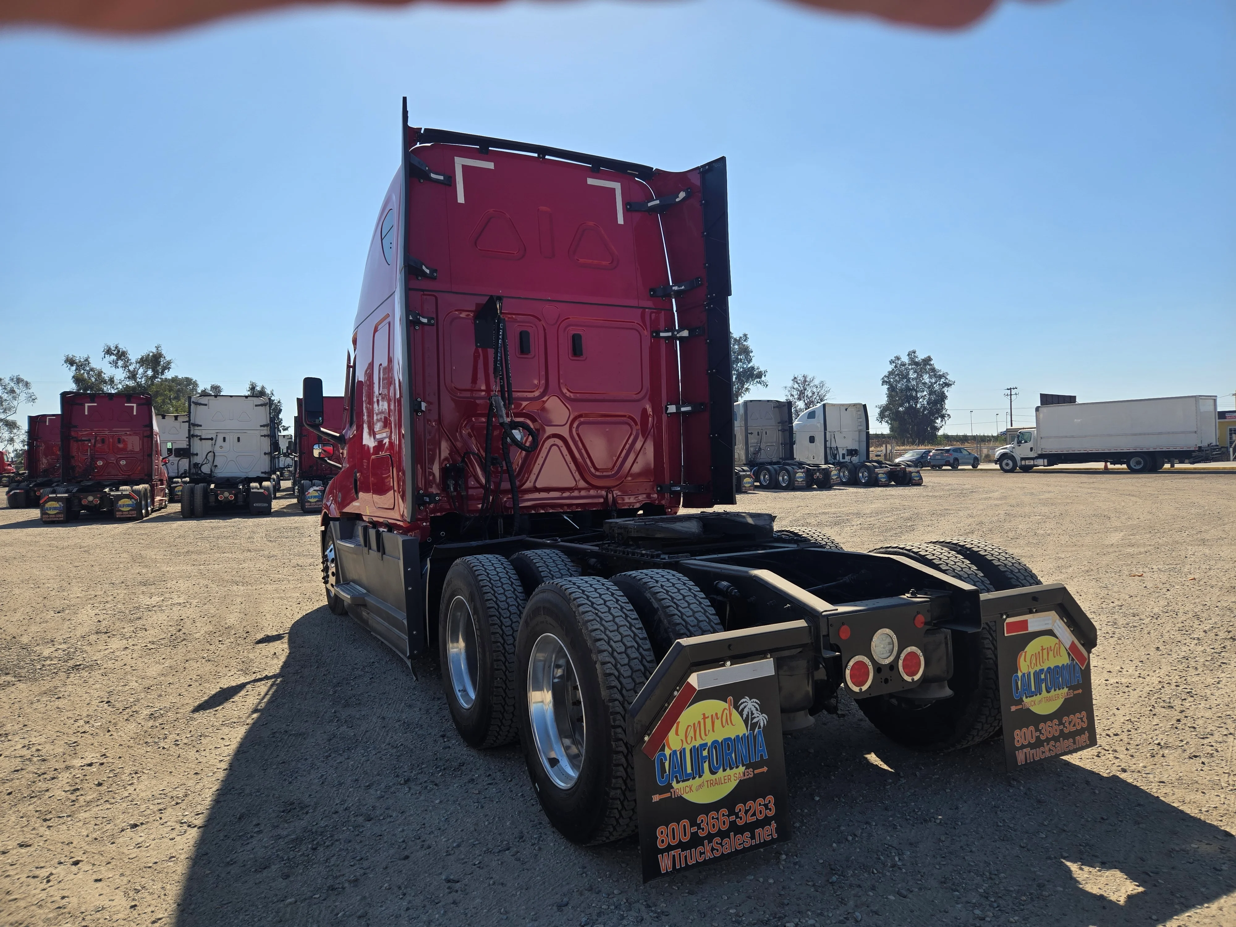 2021 Freightliner Cascadia in Fresno, CA — photo 7