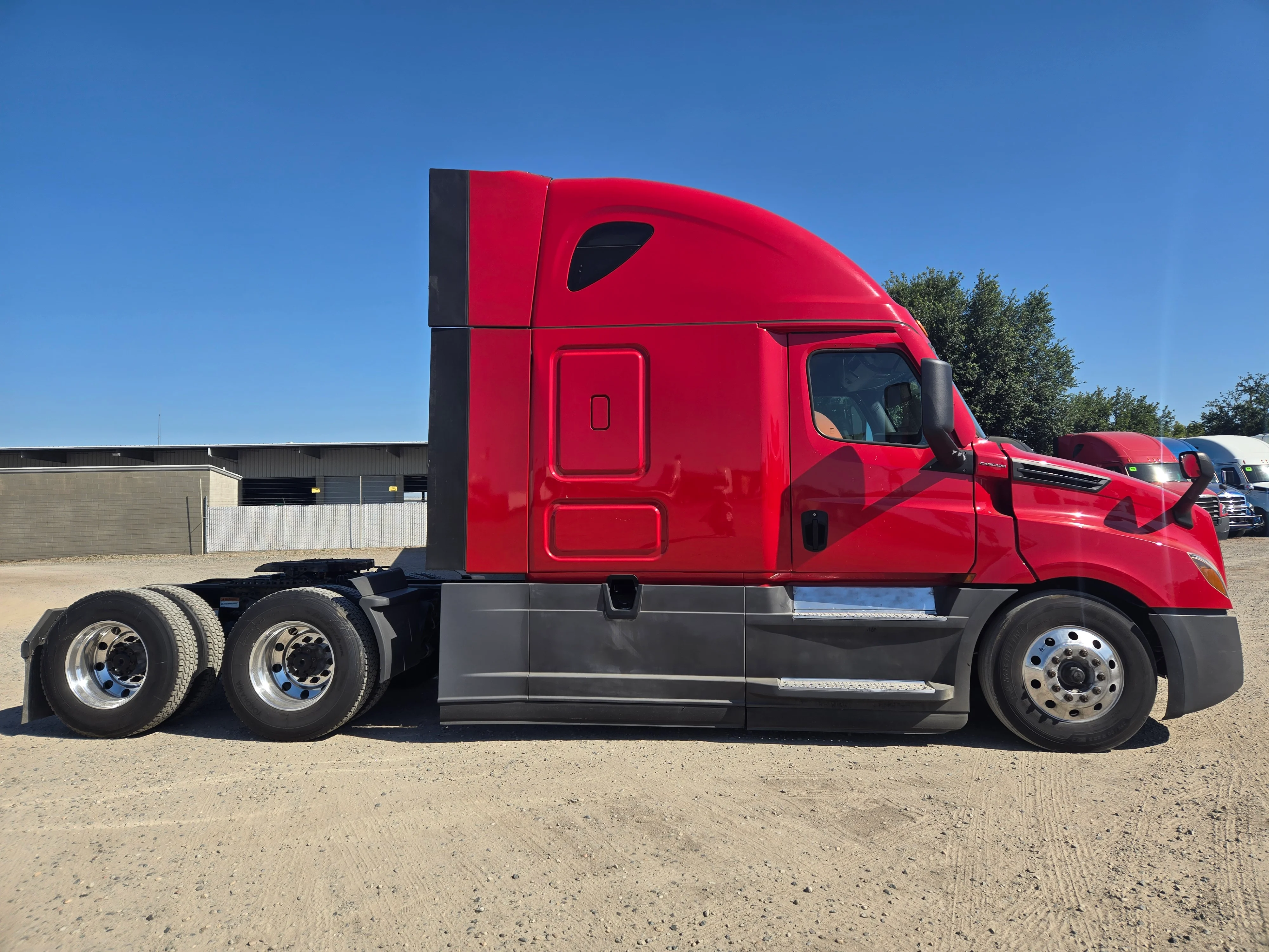 2021 Freightliner Cascadia in Fresno, CA — photo 4