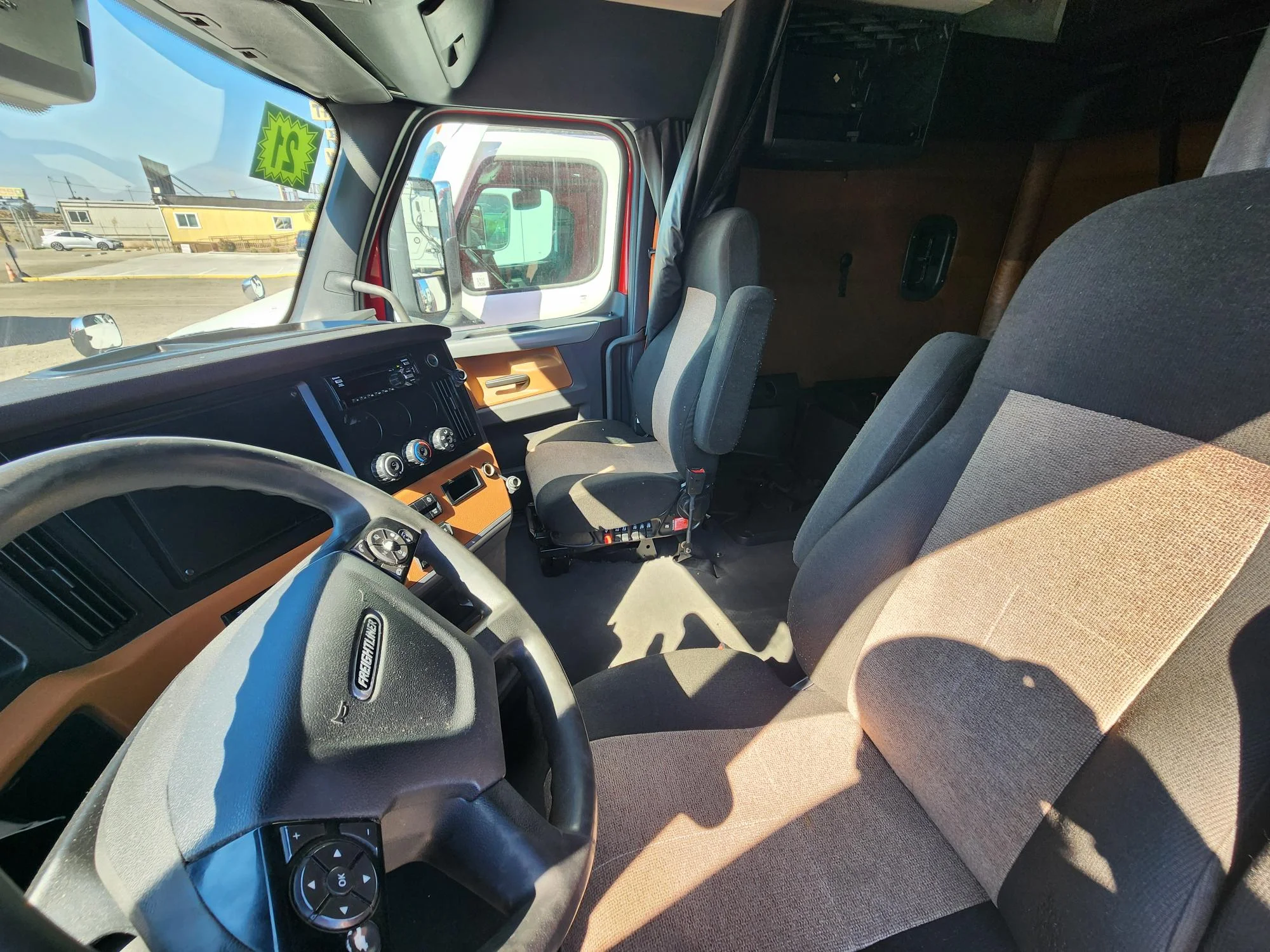 2021 Freightliner Cascadia in Fresno, CA — photo 20