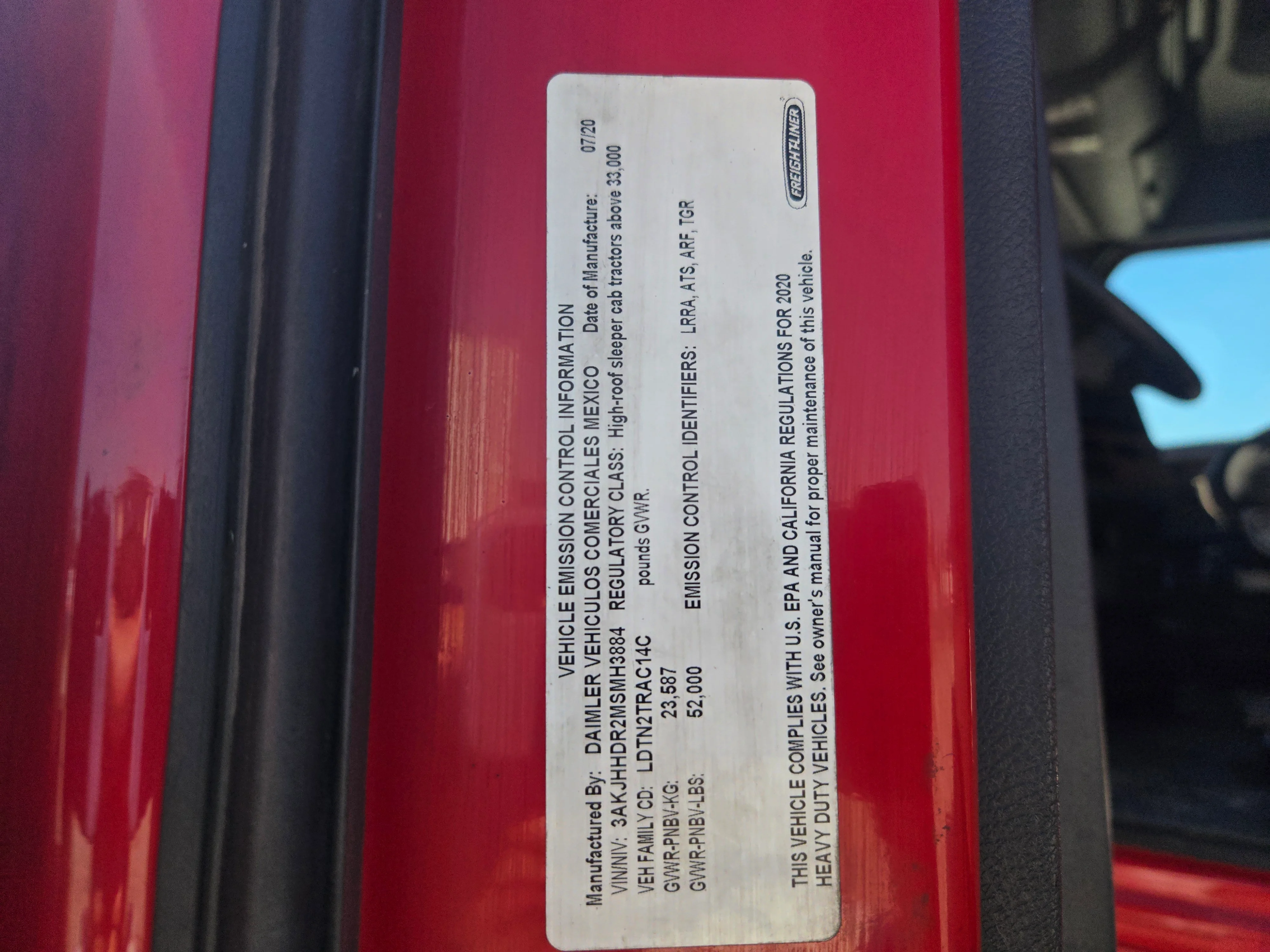 2021 Freightliner Cascadia in Fresno, CA — photo 14